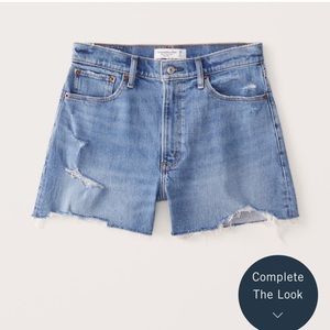 Abercrombie curve love 4 inch mom shorts. Worn maybe 4 times.